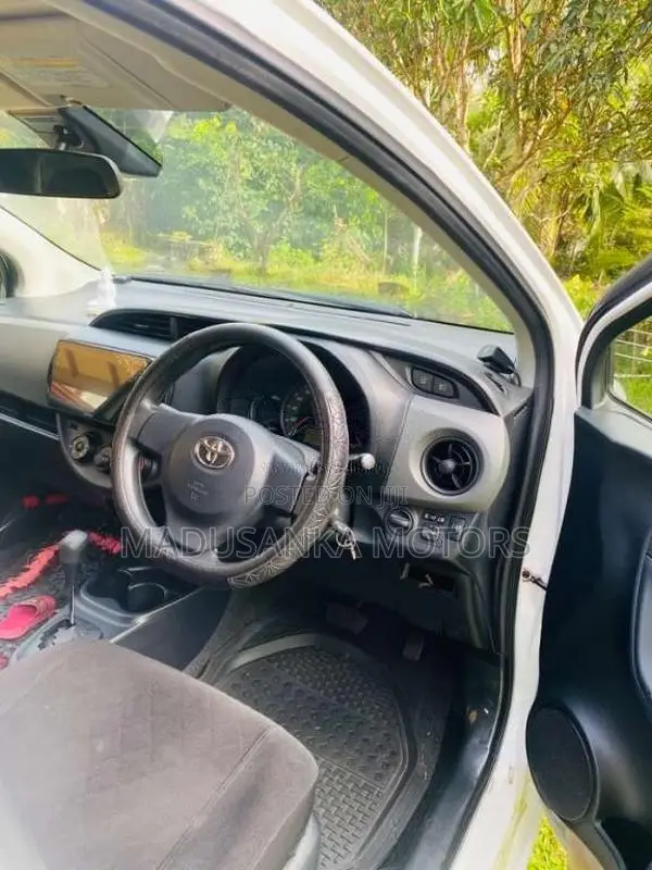 Toyota Vitz 2016 Car (Used)