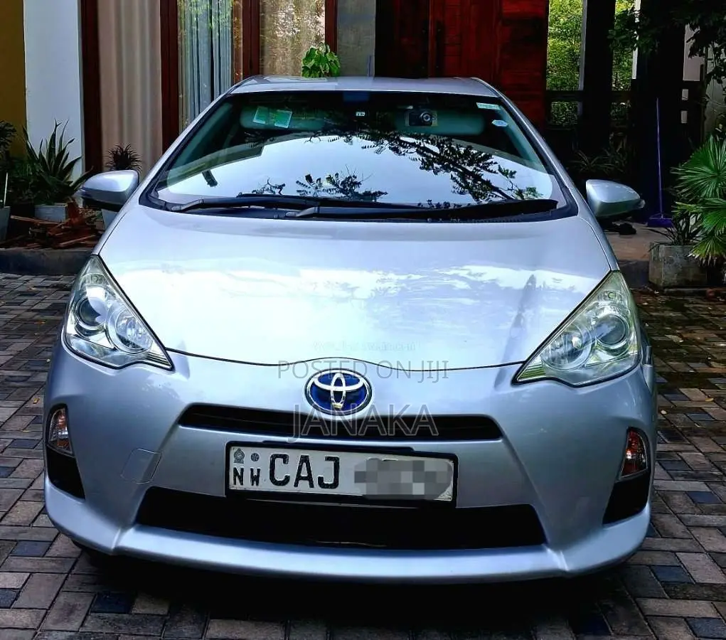 Toyota Aqua 2012 Car (Used)