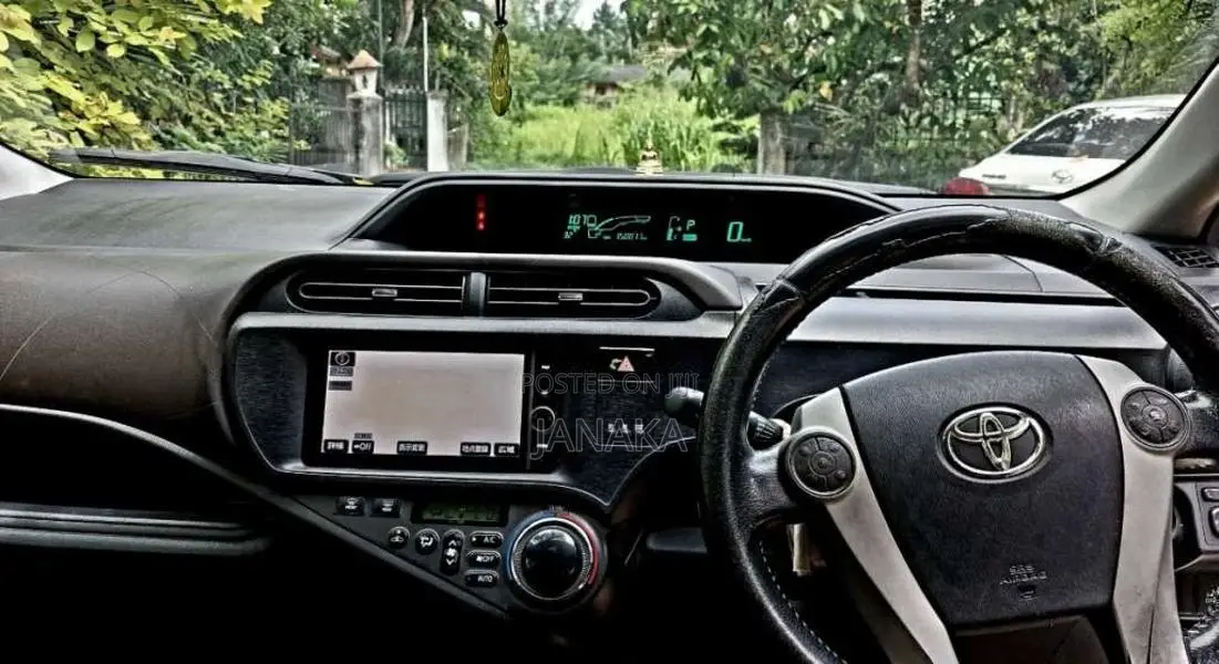 Toyota Aqua 2012 Car (Used)