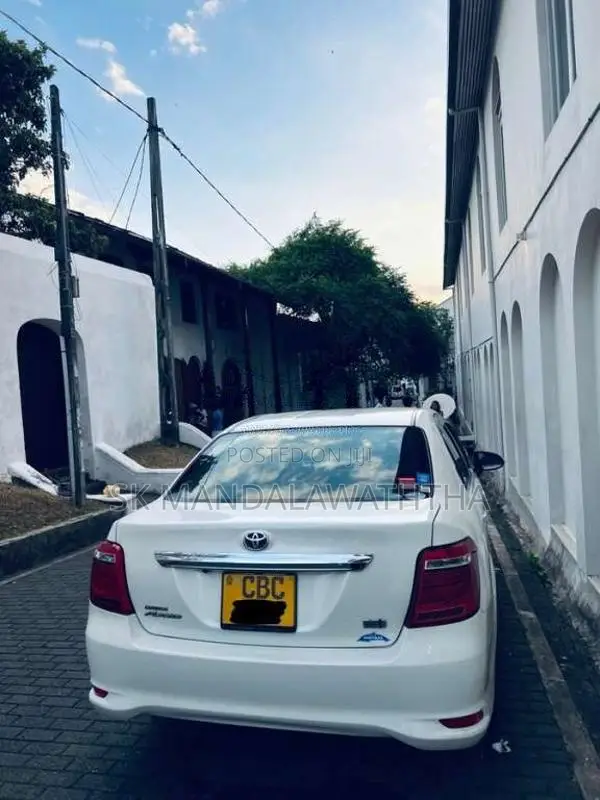 Toyota Axio 2017 Car (Used)