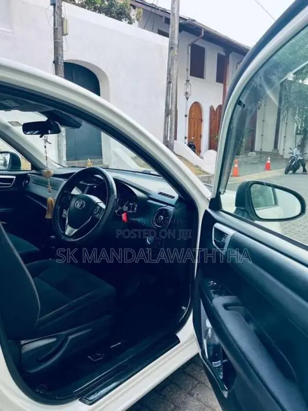 Toyota Axio 2017 Car (Used)
