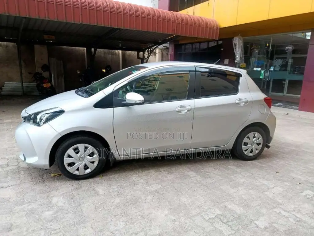 Toyota Vitz 2015 Car (Used)