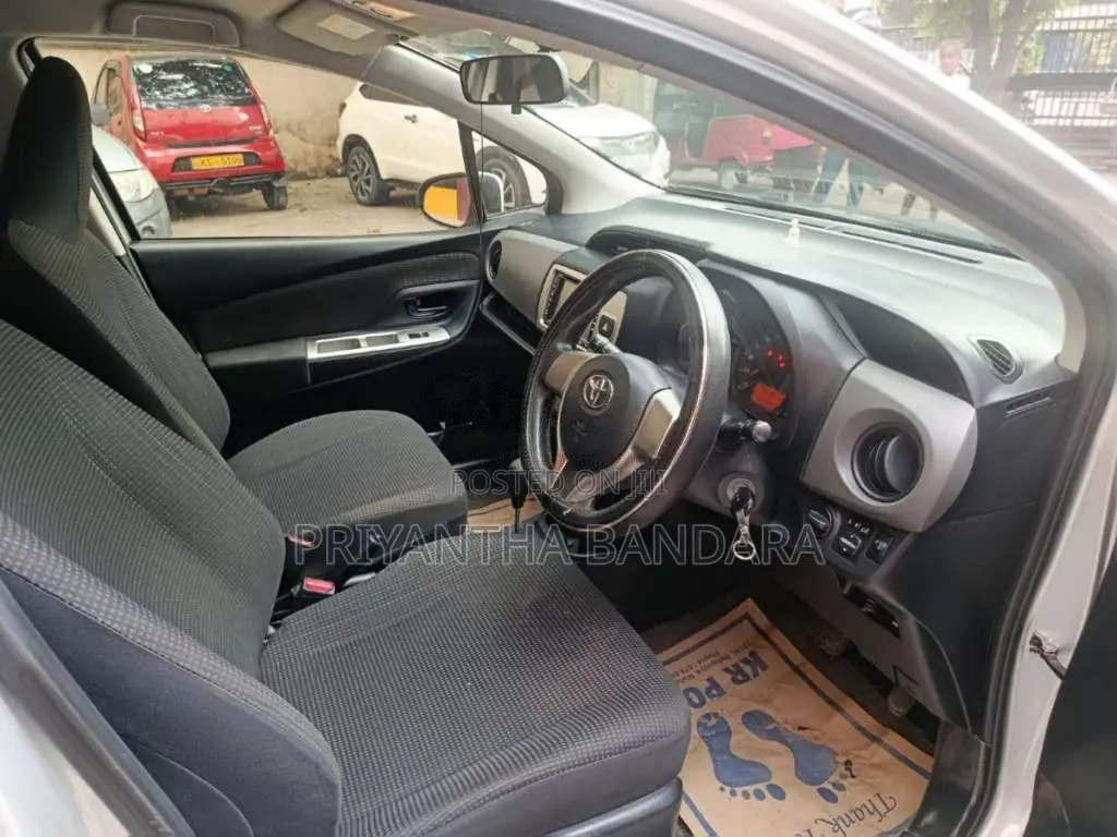 Toyota Vitz 2015 Car (Used)
