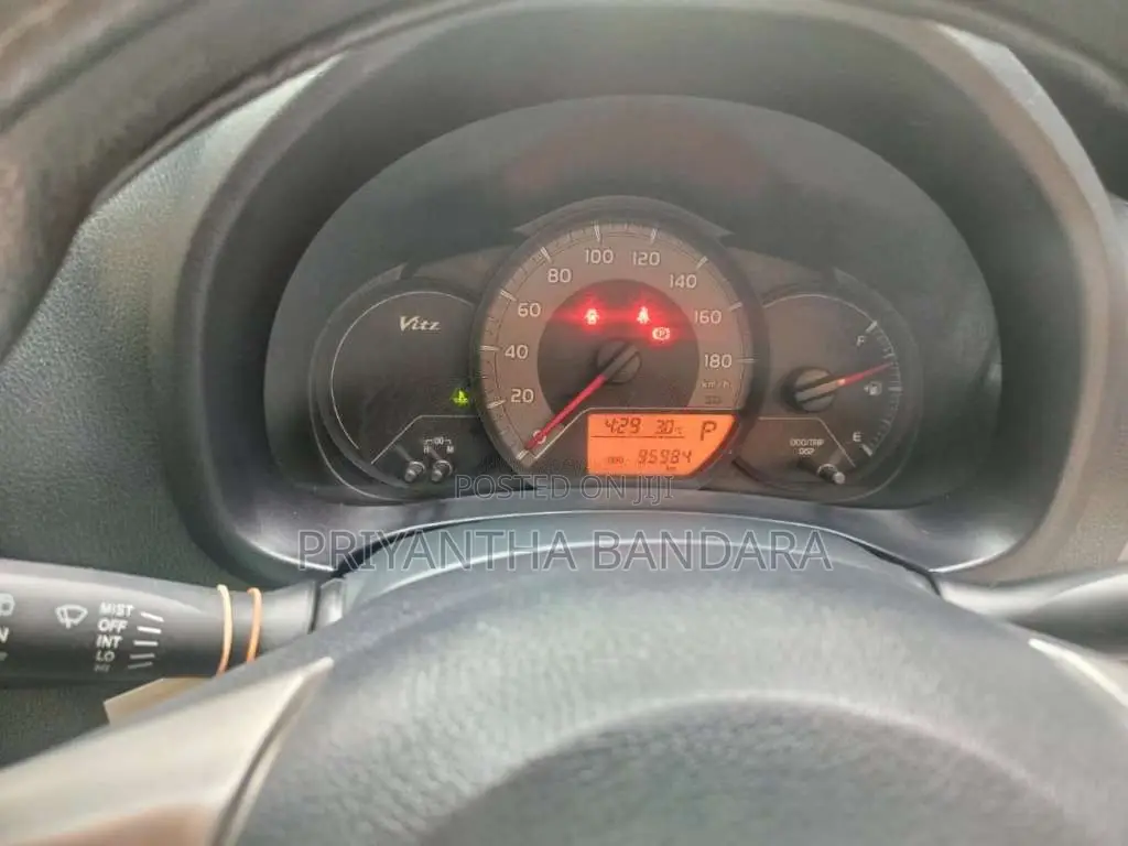 Toyota Vitz 2015 Car (Used)