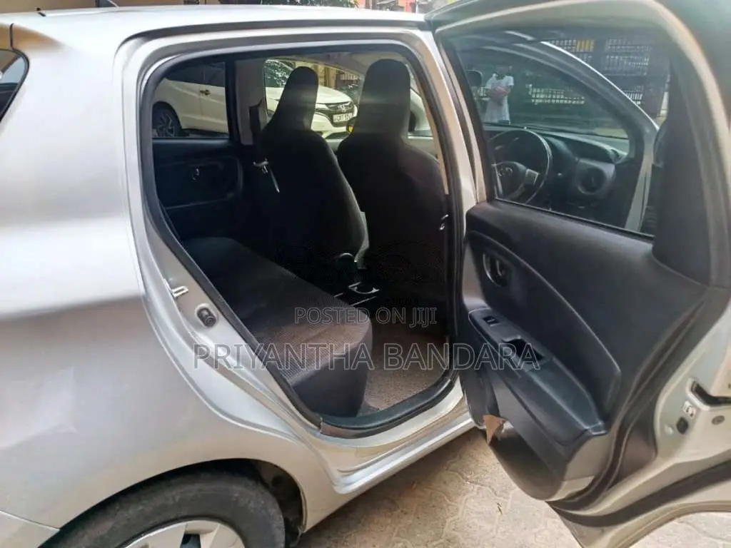Toyota Vitz 2015 Car (Used)