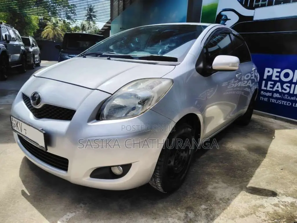 Toyota Vitz 2008 Car (Used)