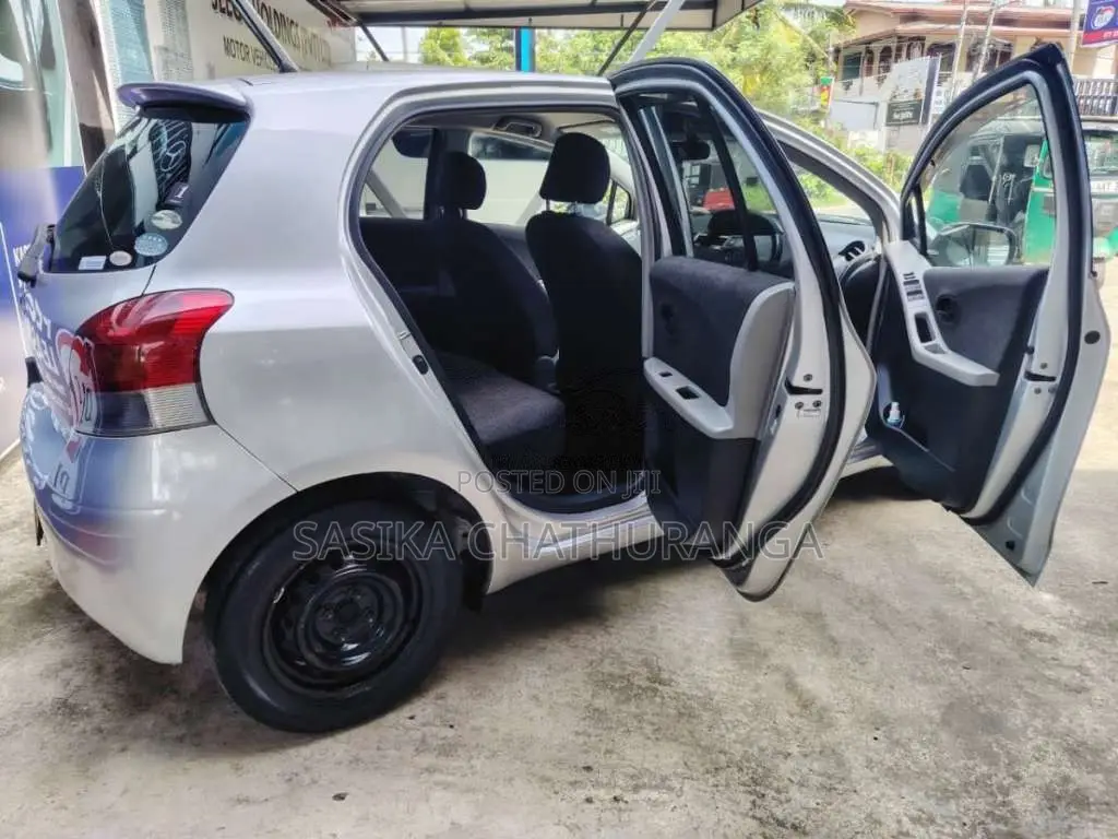 Toyota Vitz 2008 Car (Used)