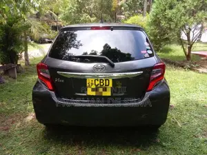 Toyota Vitz 2016 Car (Used)
