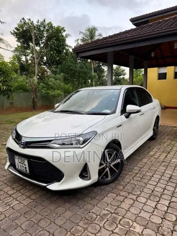 Toyota Axio Ivory 2018 Car (Used)