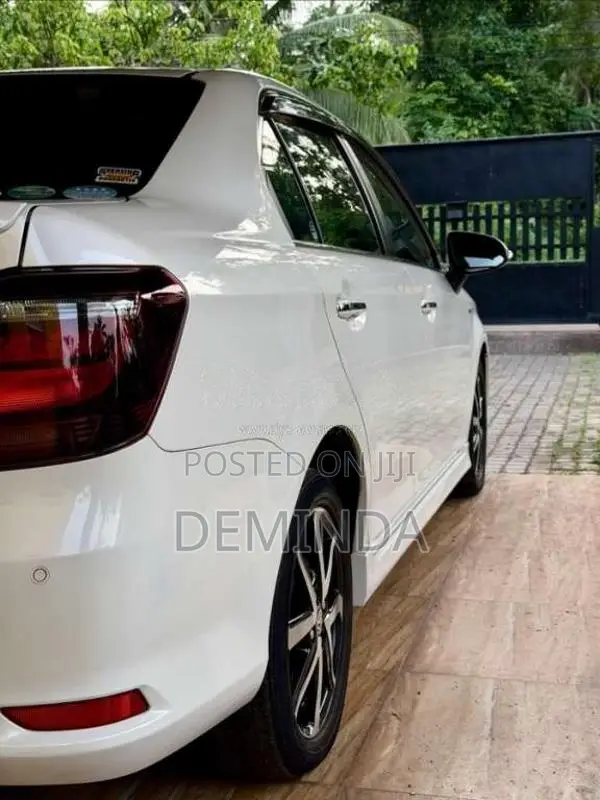 Toyota Axio Ivory 2018 Car (Used)