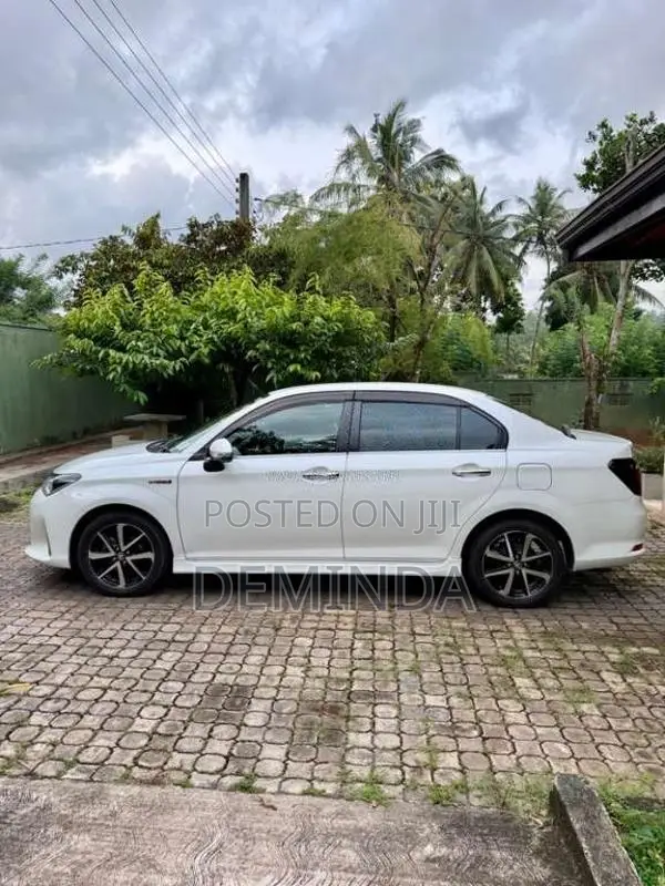 Toyota Axio Ivory 2018 Car (Used)
