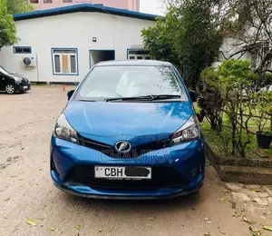 Toyota Vitz 2016 Car (Used)