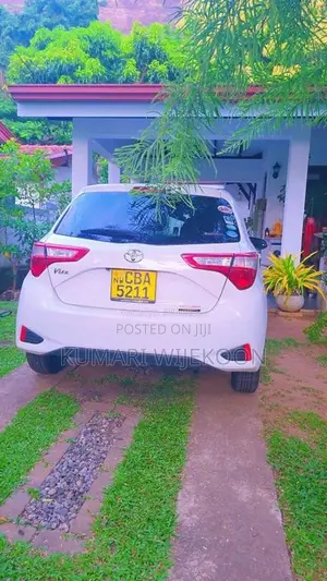 Toyota Vitz 2017 Car (Used)