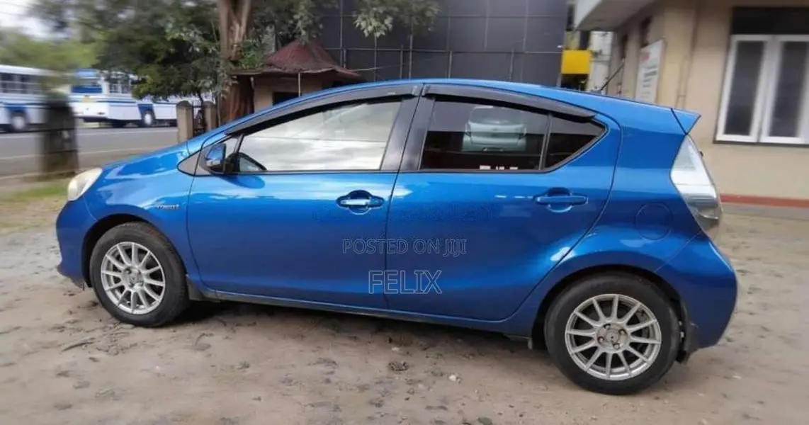Toyota Aqua 2012 Car (Used)