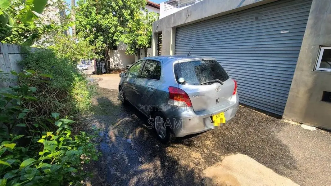 Toyota Vitz 2007 Car (Used)