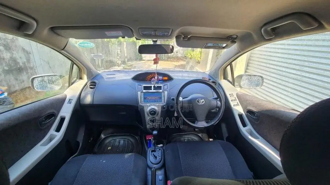 Toyota Vitz 2007 Car (Used)