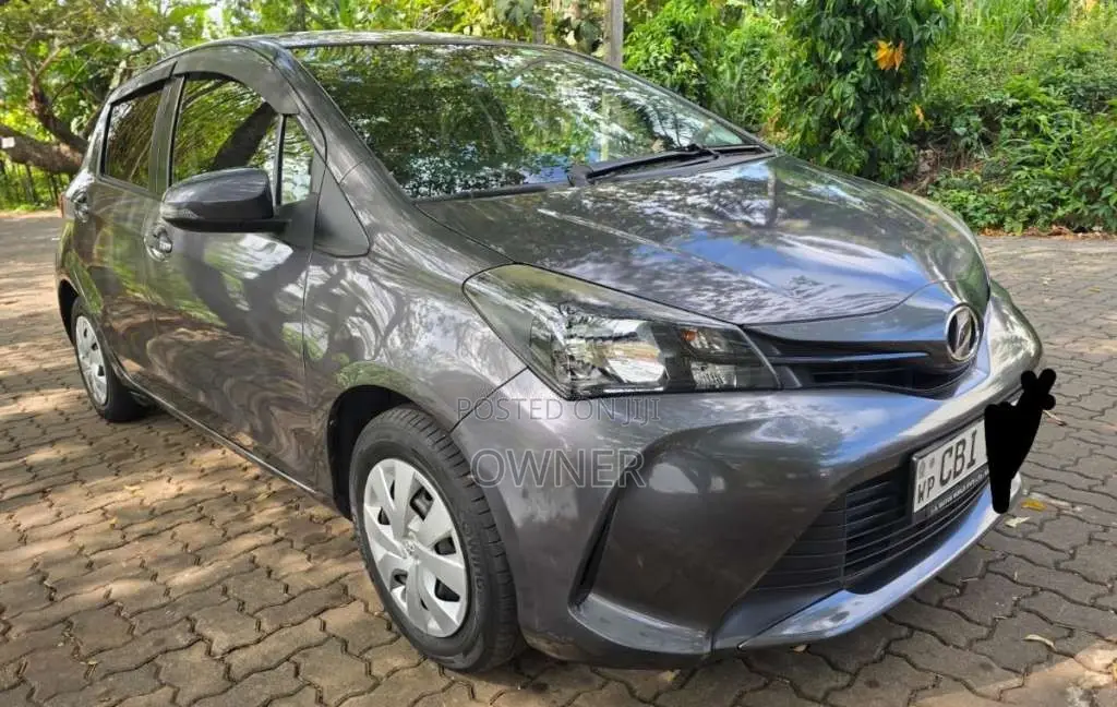 Toyota Vitz 2016 Car (Used)