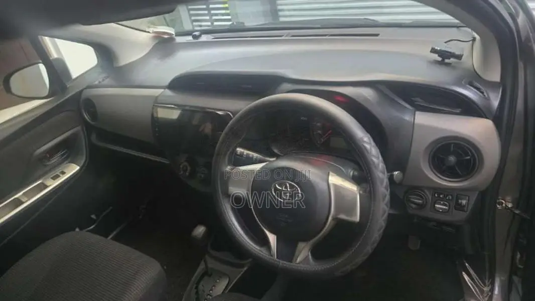 Toyota Vitz 2016 Car (Used)