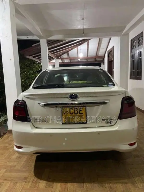 Toyota Axio 2018 Car (Used)