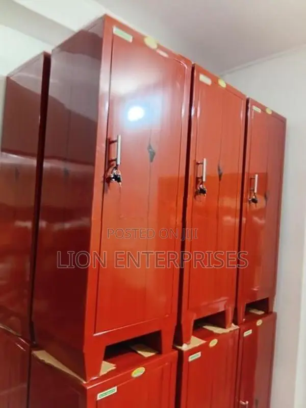 4×1.5 Ft Steel Cupboards