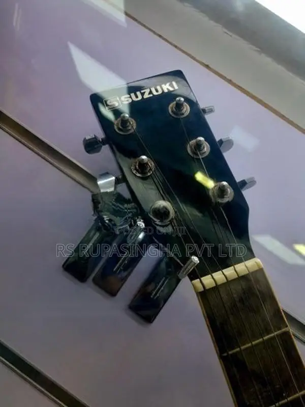Suzuki Box Guitar
