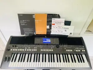 Yamaha PSR S 670 Keyboard