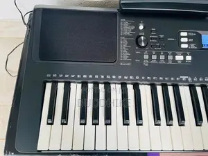 Yamaha PSR E 373 keyboard