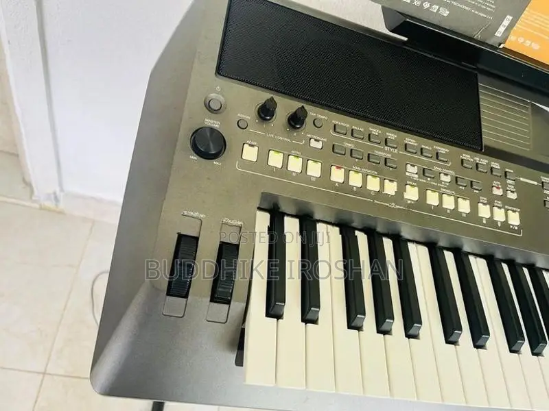 Yamaha PSR S 670 Keyboard