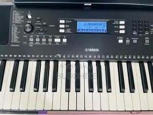 Yamaha PSR E 373 keyboard