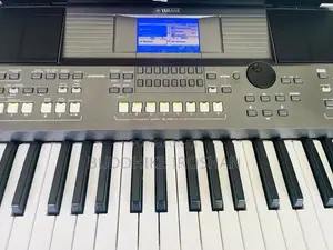 Yamaha PSR S 670 Keyboard