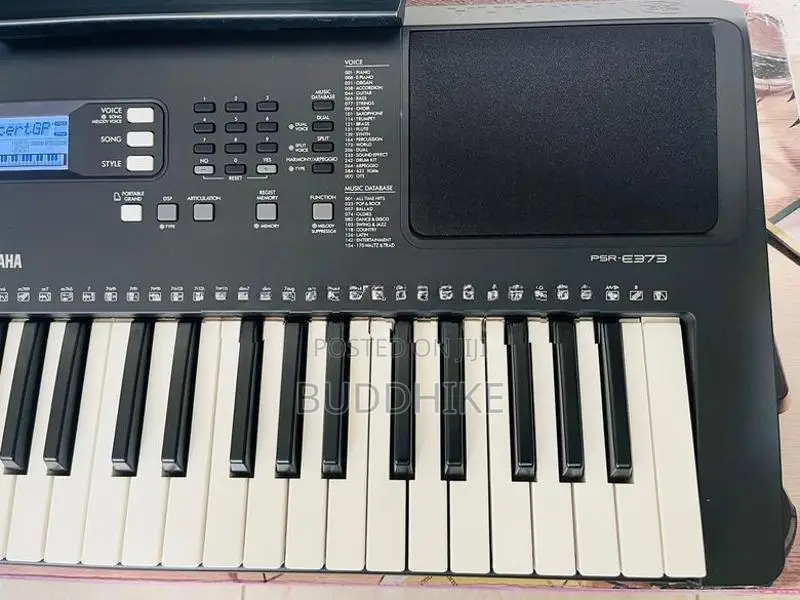 Yamaha PSR E 373 keyboard