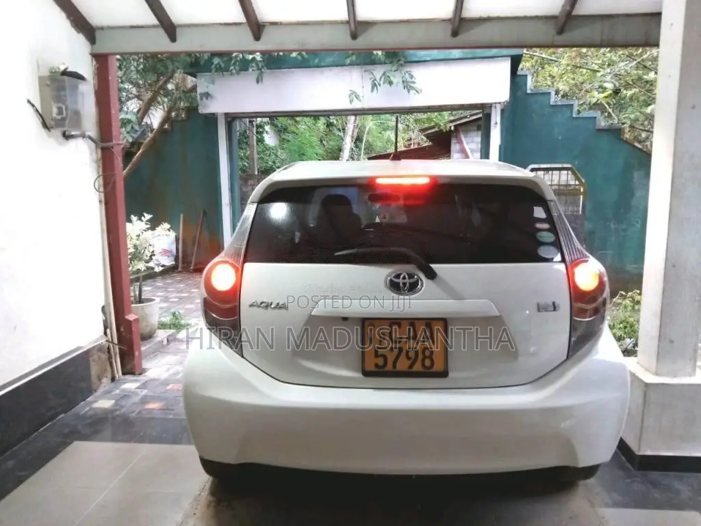 Toyota Aqua 2014 Car (Used)