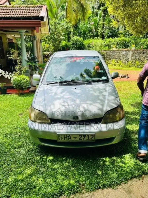 Toyota Platz 2001 Car (Used)