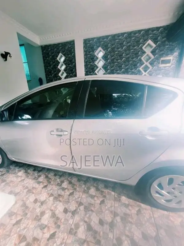 Toyota Aqua 2015 Car (Used)
