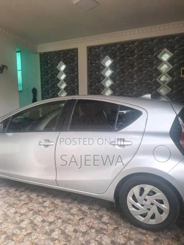 Toyota Aqua 2015 Car (Used)