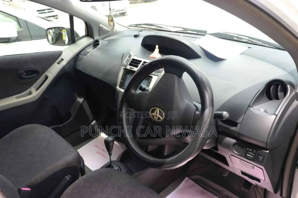 Toyota Vitz 2007 Car (Used)