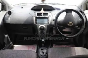 Toyota Vitz 2007 Car (Used)