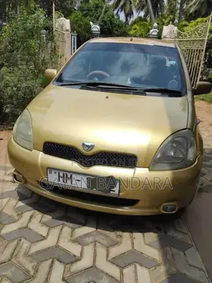 Toyota Vitz 2000 Car (Used)