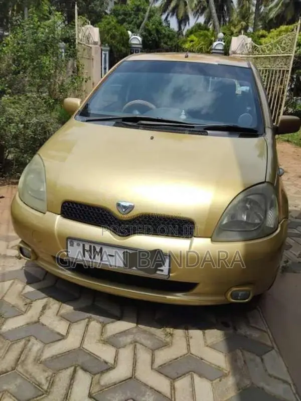 Toyota Vitz 2000 Car (Used)