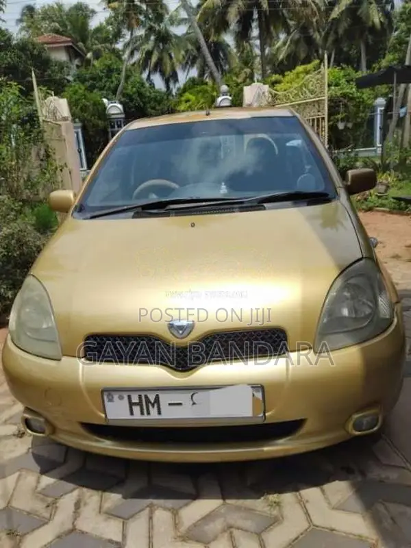 Toyota Vitz 2000 Car (Used)