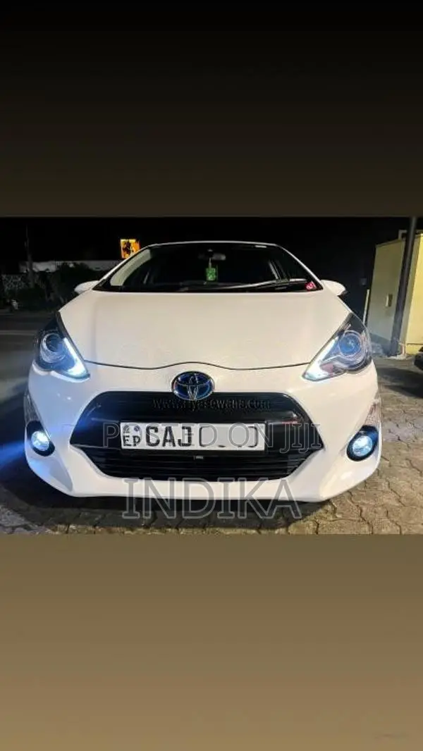 Toyota Aqua 2015 Car (Used)