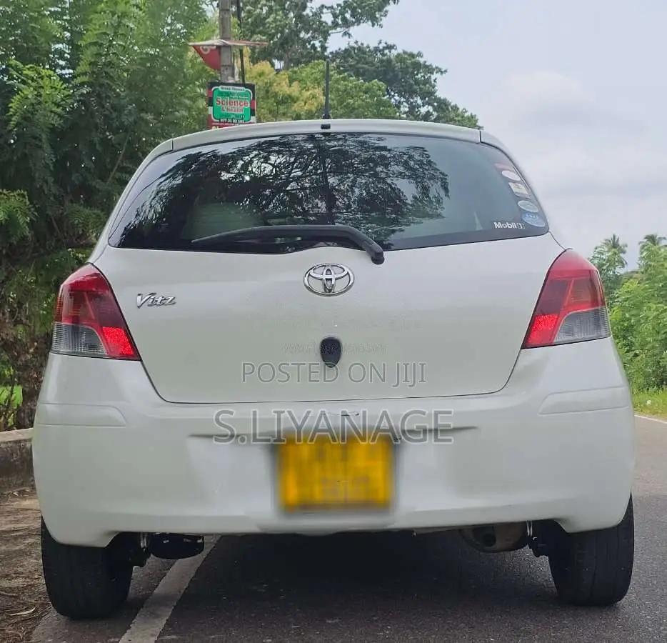 Toyota Vitz 2010 Car (Used)