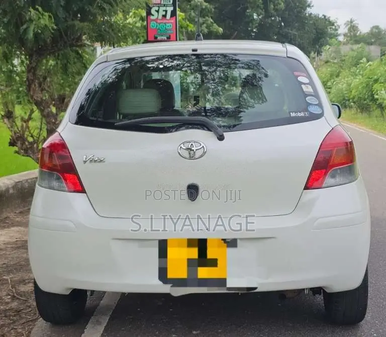 Toyota Vitz 2010 Car (Used)
