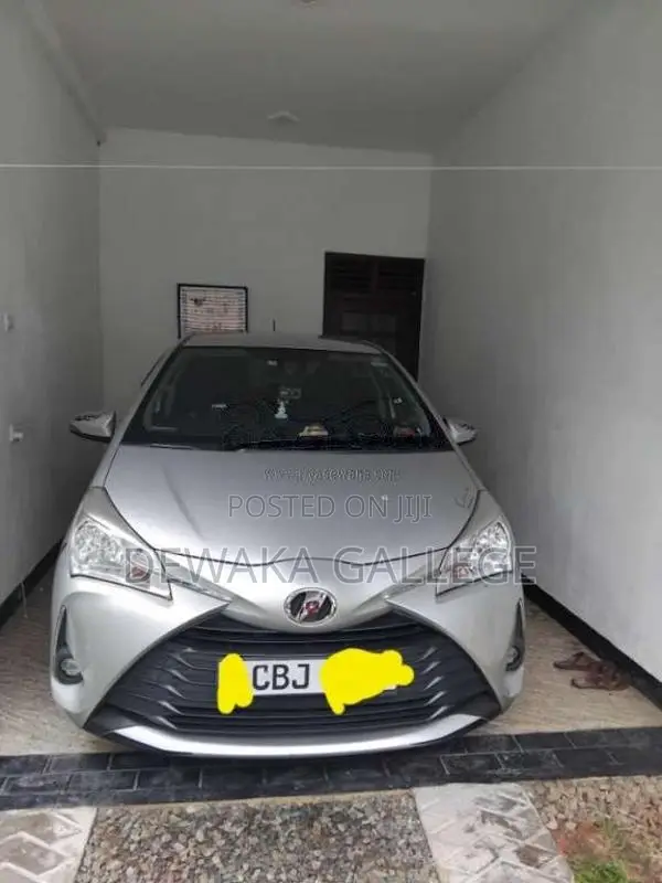 Toyota Vitz 2017 Car (Used)
