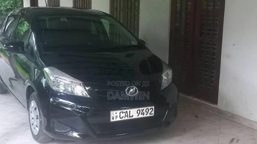 Toyota Vitz 2013 Car (Used)