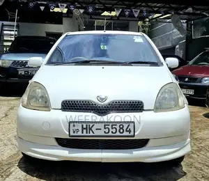 Toyota Vitz 2001 Car (Used)