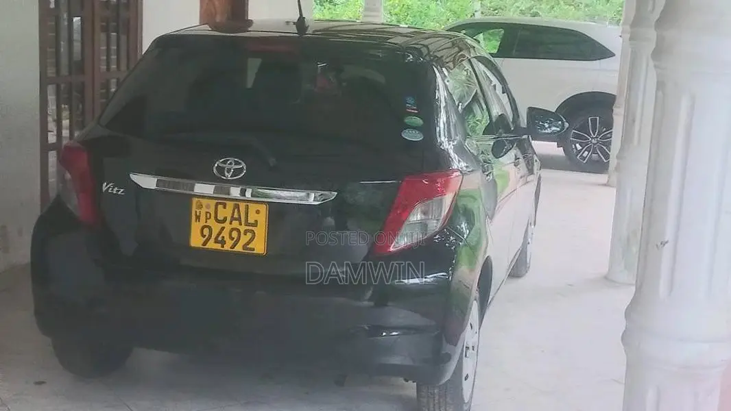 Toyota Vitz 2013 Car (Used)