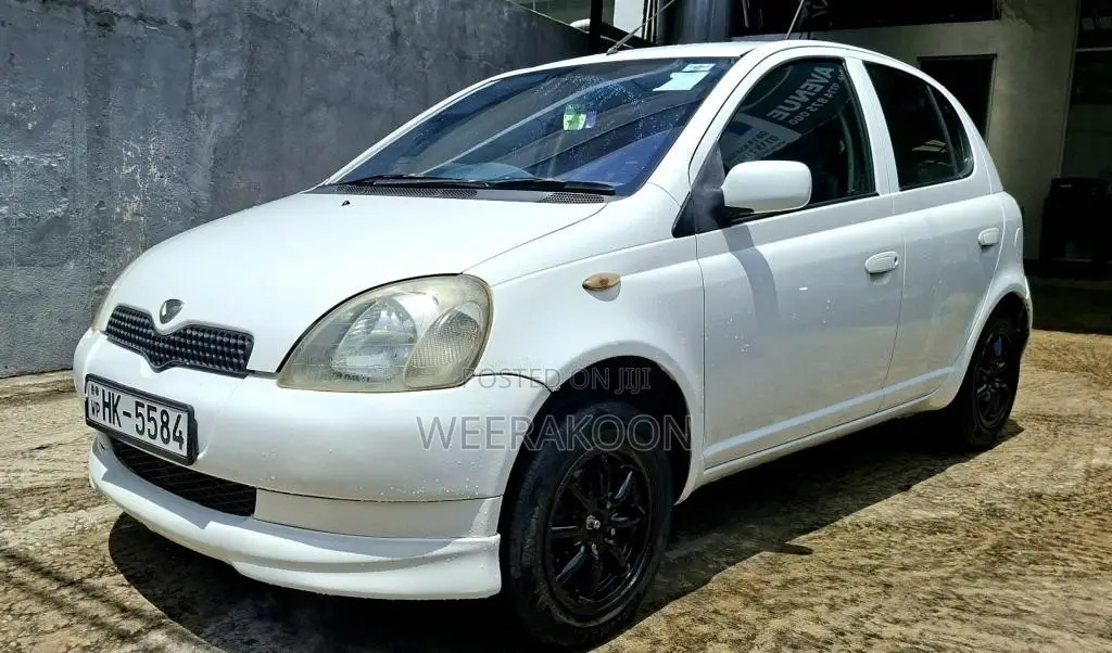 Toyota Vitz 2001 Car (Used)