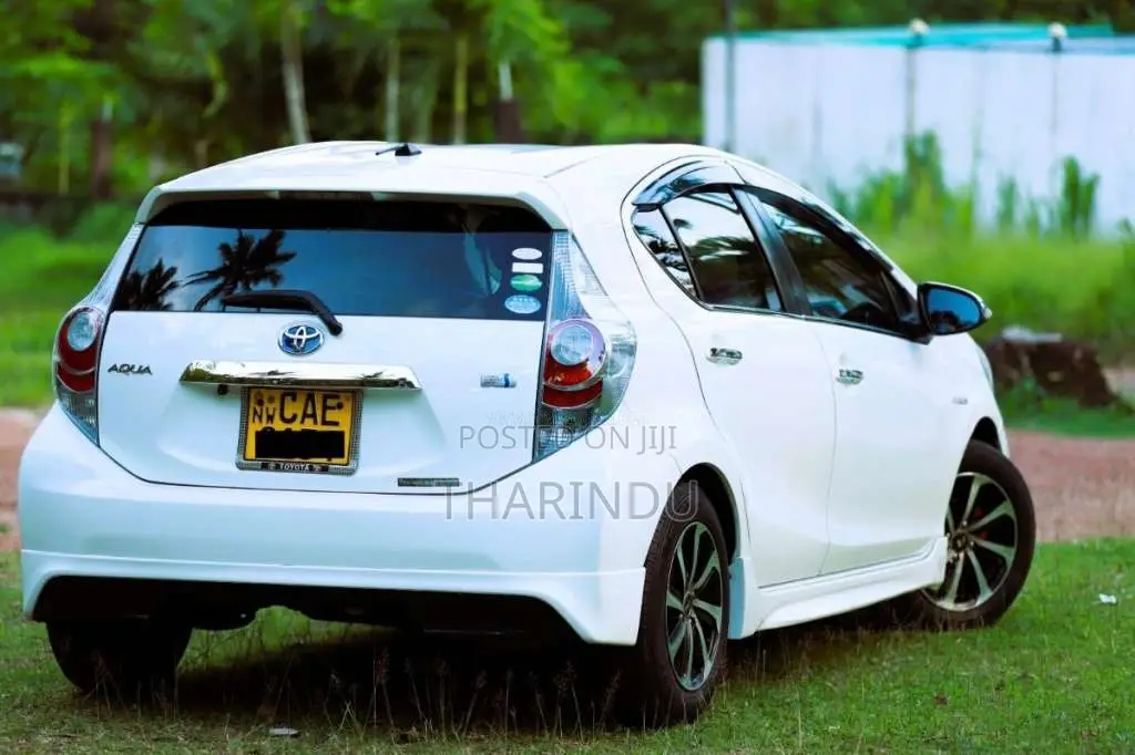 Toyota Aqua 2015 Car (Used)