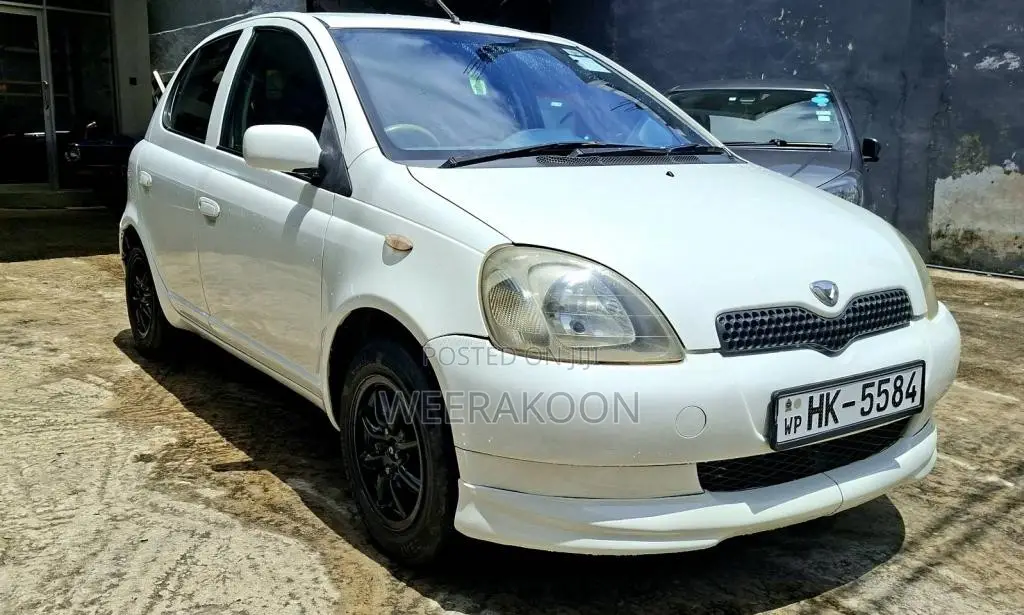 Toyota Vitz 2001 Car (Used)